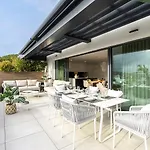 Luxury Penthouse With Panoramic Sea & Mountain Views Apartman *