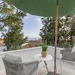 Luxury Penthouse With Panoramic Sea & Mountain Views Apartman