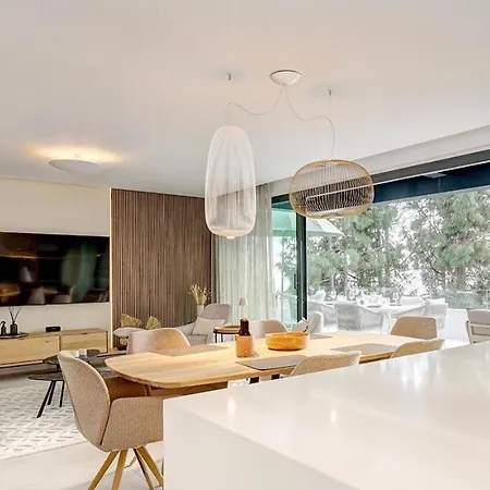 Luxury Penthouse With Panoramic Sea & Mountain Views Appartamento