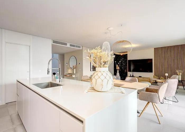شقة Luxury Penthouse With Panoramic Sea & Mountain Views *