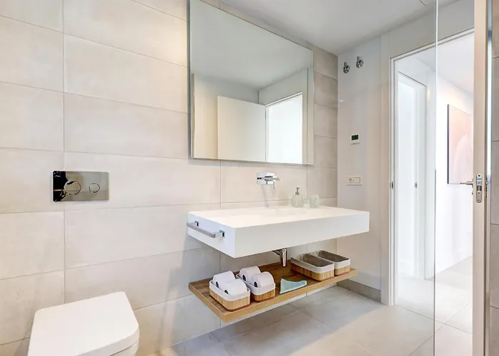 Luxury Penthouse With Panoramic Sea & Mountain Views شقة *