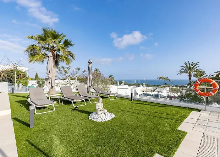 Luxury Penthouse With Panoramic Sea & Mountain Views شقة *